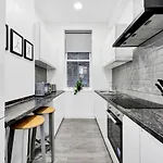 High Spec Two-Bedroom Apartment Short Term Rental & Flexible Renting Shoreditch With Free Wifi