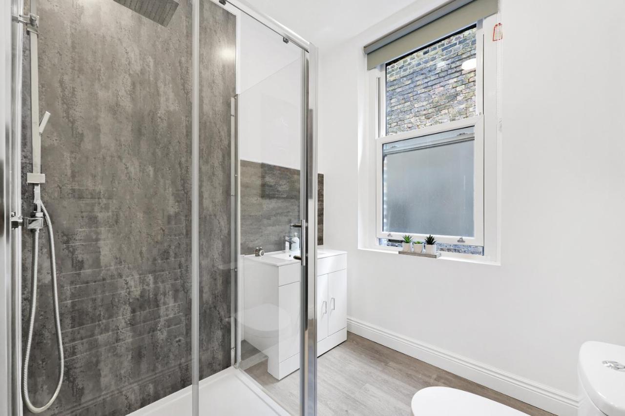 Appartamento High Spec Two-bedroom Short Term & Flexible Renting Shoreditch With Free Wifi *